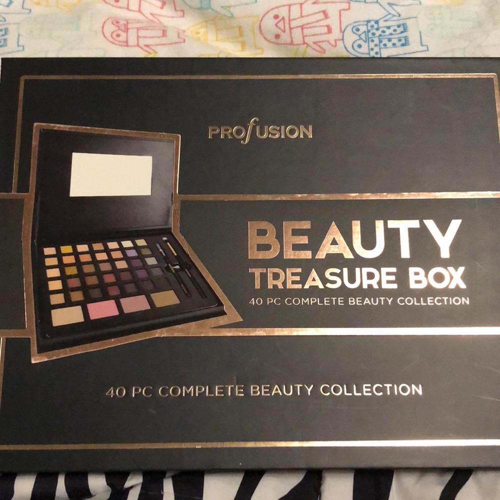 *Brand New* Profusion Beauty Treasure Box